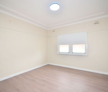 Renovated 2 Bedroom House!! - Photo 3