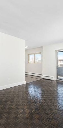 Pet-Friendly Renovated Suites Right by Oshawa Centre! (Marland) - Photo 1