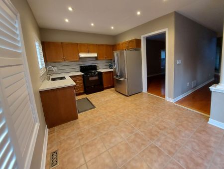 For Lease - 816 Walsh Court, Newmarket, Ontario - Photo 3