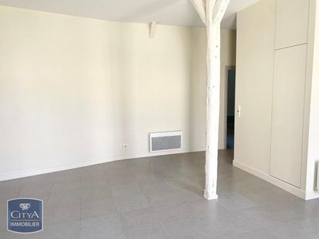 Location Appartement 2 pièces 53m² FONTENAY LE COMTE 85200 - Photo 2