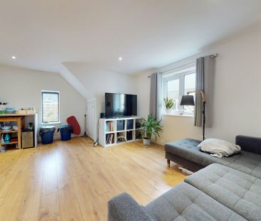 Flat to rent on - Photo 2