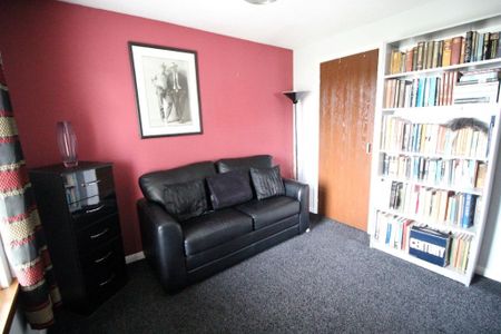 3 bedroom detached house to rent - Photo 3