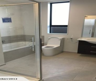 Single-level home – no climbing stairs! - Photo 5