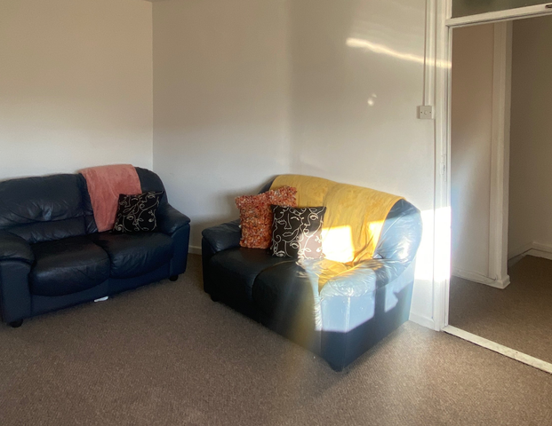 St. Helens Road Room 3 - Photo 1