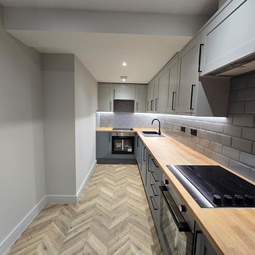 Albemarle Gardens, New Malden KT3, London - Photo 1