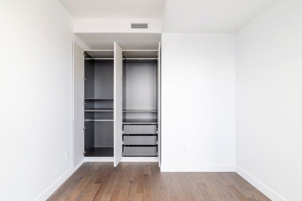 Rue du Square-Phillips, H3B 0H3, Montréal - Photo 1