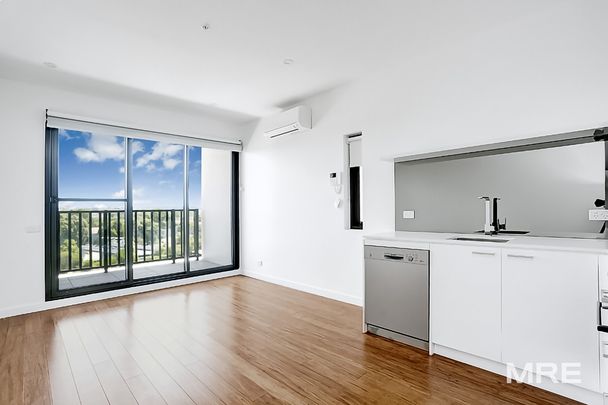 Stylish modern apartment at The York - Photo 1