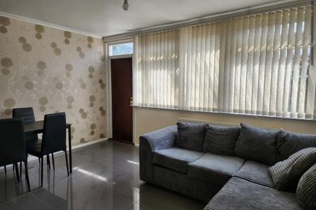 3 bedroom maisonette to rent - Photo 2