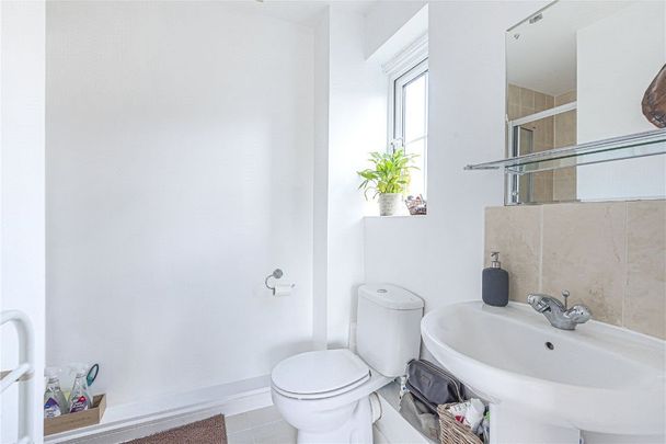 St. Dominic Close, Farnborough, Hampshire, GU14 - Photo 1