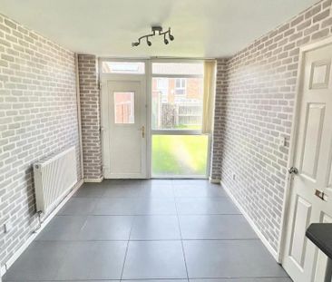 2 bedroom terraced house to rent - Photo 3