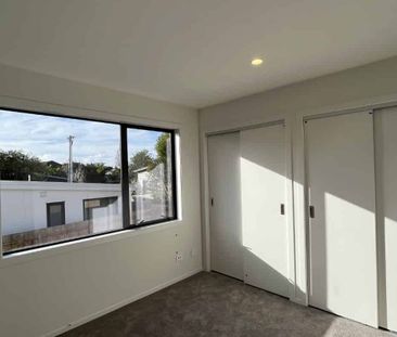 Family Friendly Neighbourhood - Photo 4