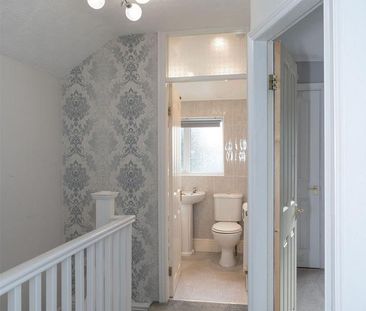 3 bedroom end of terrace house to rent - Photo 2