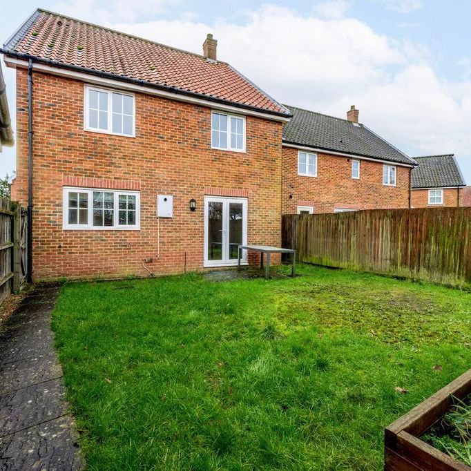 4 bedroom detached house to rent - Photo 1