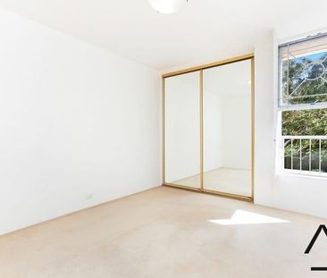 Conveniently Located One Bedroom Apartment - Photo 6