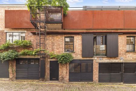 5 bedroom house in Notting Hill - Photo 2