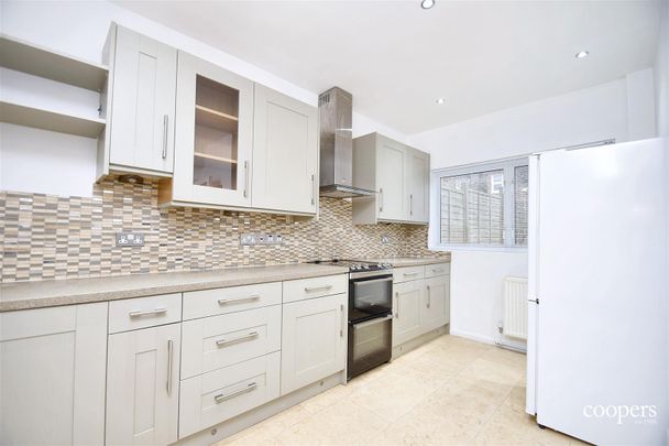 3 bedroom house - end terrace - Photo 1
