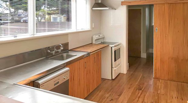 WEST END - 4 BEDROOM - Photo 1