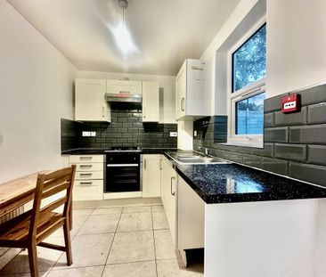 5 bedroom terraced house to rent - Photo 4