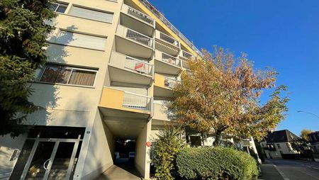 A LOUER - BEAU DEUX PIECES AVEC BALCON - STRASBOURG - ROBERTSAU - Photo 2