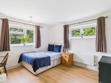 3 bedroom flat to rent - Photo 5