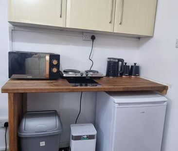1 bedroom in a house share to rent - Photo 6