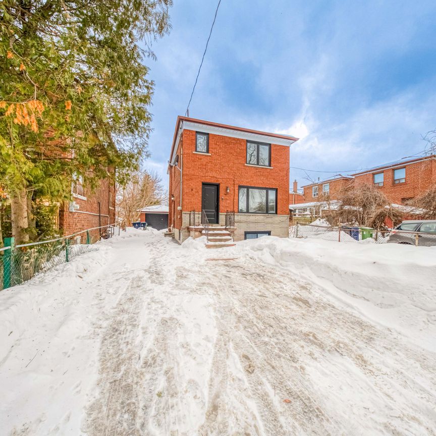 For Lease - 194 Kennedy Road, Toronto, Ontario - Photo 1