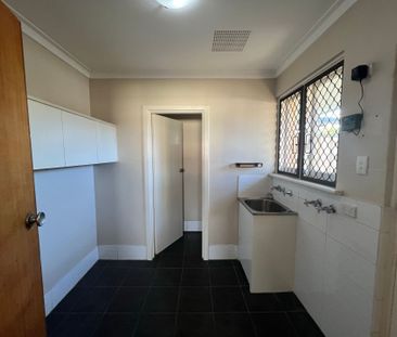 Relaxed Coastal Lifestyle - Photo 6