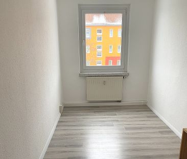 Einziehen und Wohlfühlen ab 15.12.2024 neue 3 Raumwohnung mit Balkon! - Photo 2