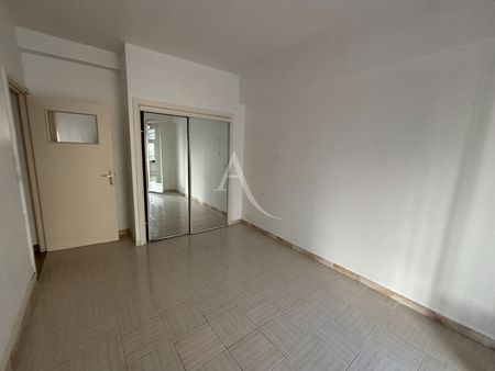 Location Appartement 3 pièces 77m² NICE 06100 - Photo 4