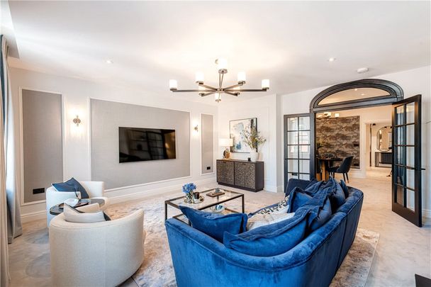 A three bedroom lateral apartment measuring approximately 1,429 square feet - Photo 1