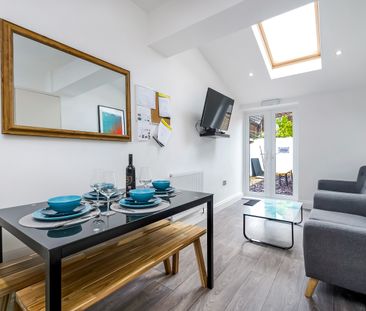 Modern Double Room With Ensuite - Photo 2