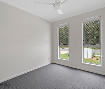 MODERN 3BED HOME WITH FULLY FENCED BACKYARD - Photo 2