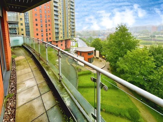 2 bedroom flat to rent - Photo 1