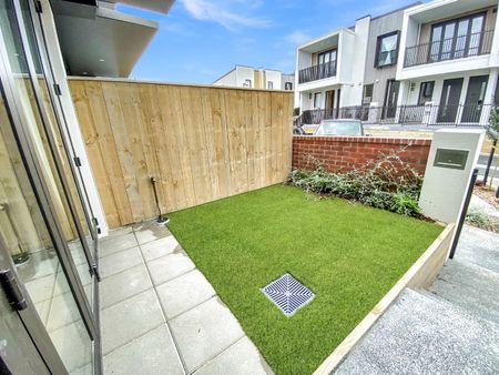 2 En Suite Townhouse for Rent + 1 car park - Photo 4