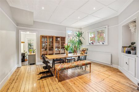 4 bedroom end of terrace house to rent - Photo 4