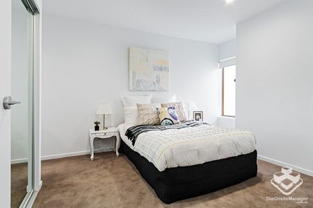 Unit in great condition with a balcony - Photo 2