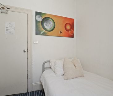 Redfern - Photo 2
