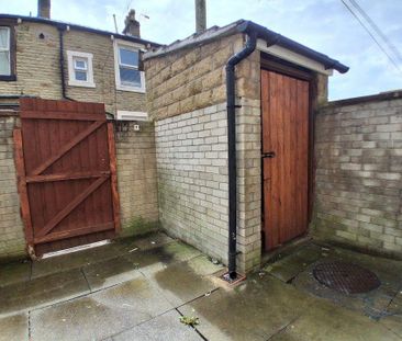 2 bedroom terraced house to rent - Photo 4