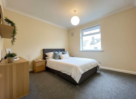 3 bedroom apartment to rent - Photo 3