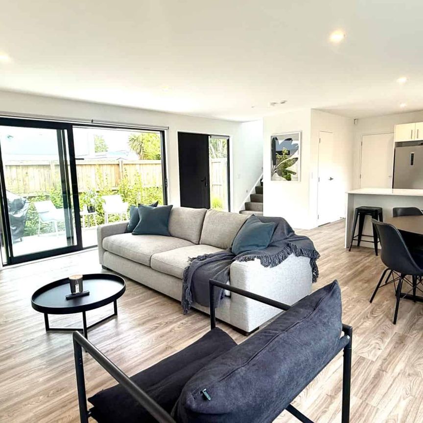 FULLY FURNISHED BRAND NEW STYLISH TOWNHOUSE - Photo 1