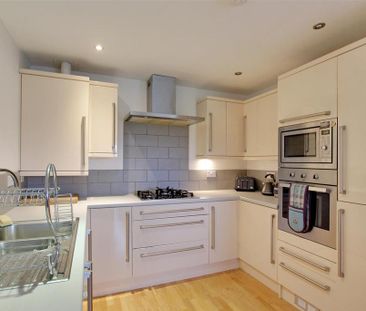 2 bedroom apartment to rent - Photo 3