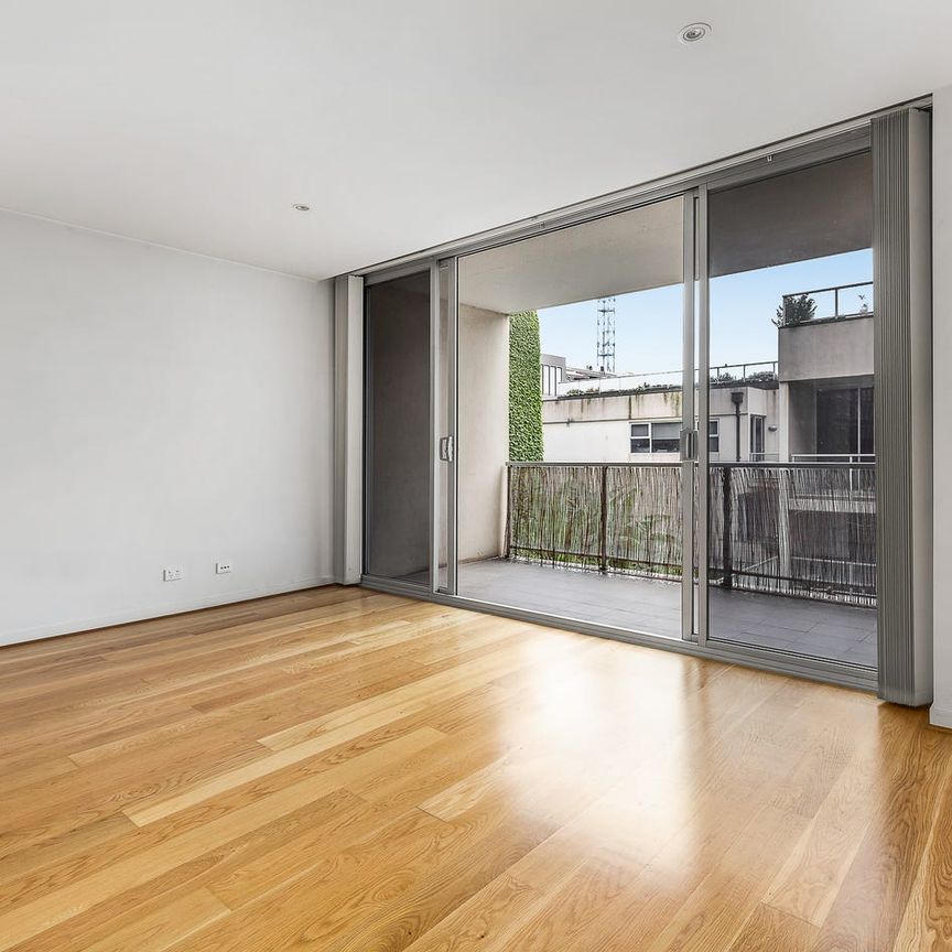Apartment in Superb Location - Photo 1