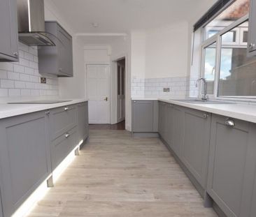 3 Bedroom Terraced House - Photo 4