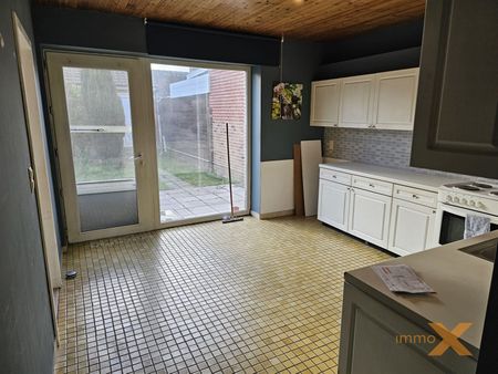 RUIME WONING MET DUBBEL GARAGE EN TUINTJE - Photo 4