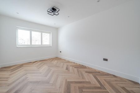 4 bedroom detached house to rent - Photo 2