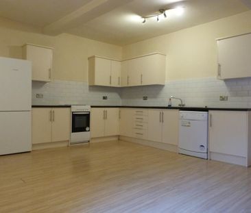 3 bedroom apartment to rent - Photo 3