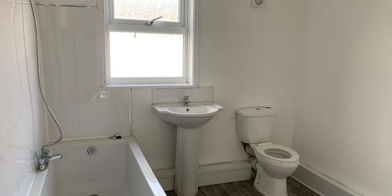 3 bedroom house of multiple occupation to rent - Photo 3