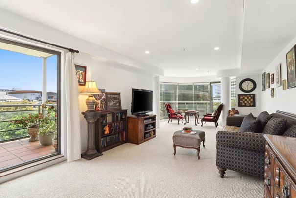 An Exciting Lifestyle Awaits in This Fantastic Residence, Experiencing Inner-City Bliss ... - Photo 1