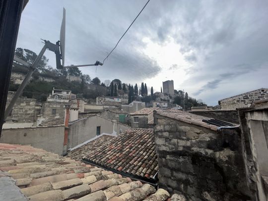 SOMMIERES Centre Piéton - Appartement T2 de 70 m² en duplex au dernier étage avec terrasse - Photo 1