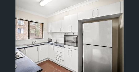 NEAT & TIDY TWO BEDROOM UNIT! - Photo 4